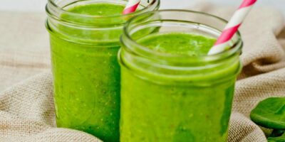 How to Make a Green Smoothie with Essential Oils